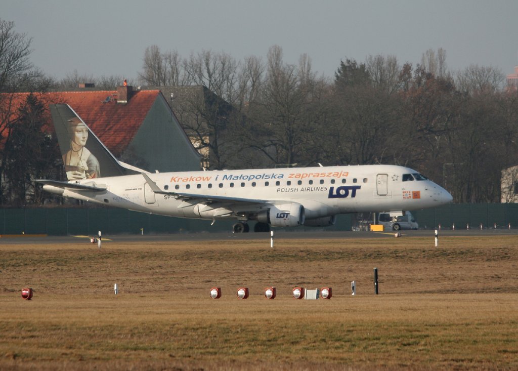 LOT Embraer ERJ-170-100STD kurz vor dem Start in Berlin-Tegel am 09.03.2012
