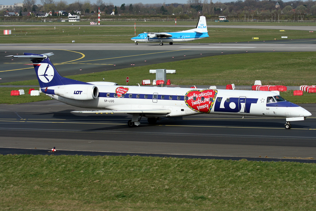 LOT ERJ145 SP-LGO auf dem Taxiway zur 23L in DUS / EDDL / Dsseldorf am 30.03.2008