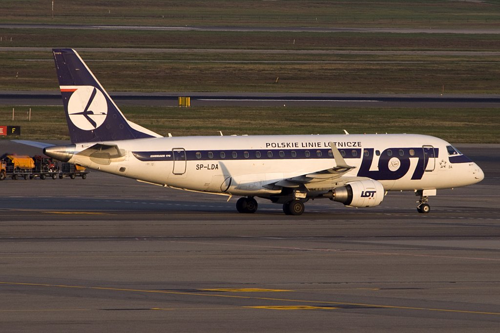 LOT, SP-LDA, Embraer, 170-100STD, 03.10.2009, MXP, Mailand, Italy 

