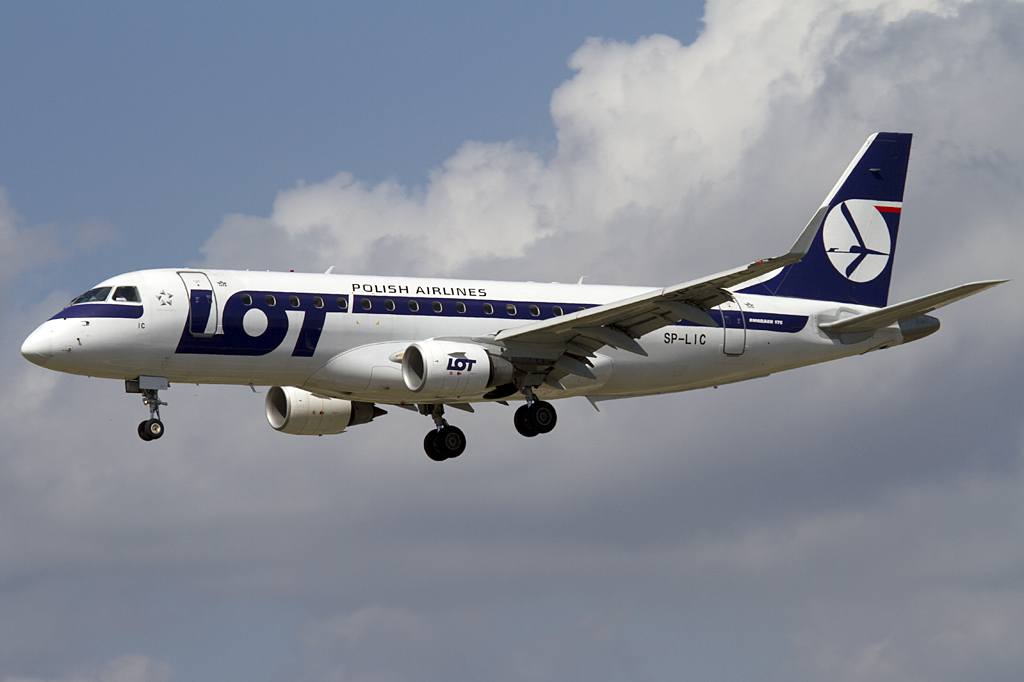 LOT, SP-LIC, Embraer, 175, 10.09.2010, BCN, Barcelona, Spain



