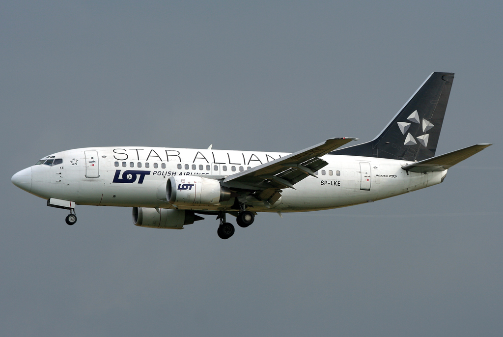 LOT Star Alliance B737-500 SP-LKE im Anflug auf die 25L in BRU / EBBR / Brssel am 11.06.2009
