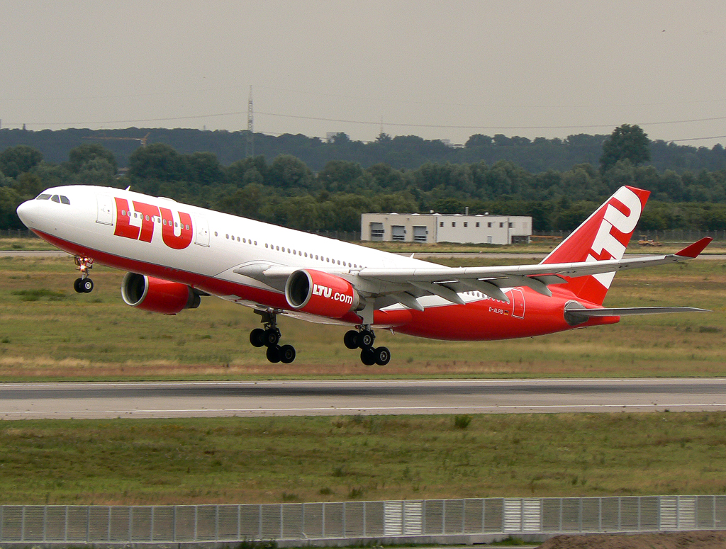 LTU A330-200 D-ALPB beim Takeoff auf 23L in DUS / EDDL / Düsseldorf am 13.07.2007