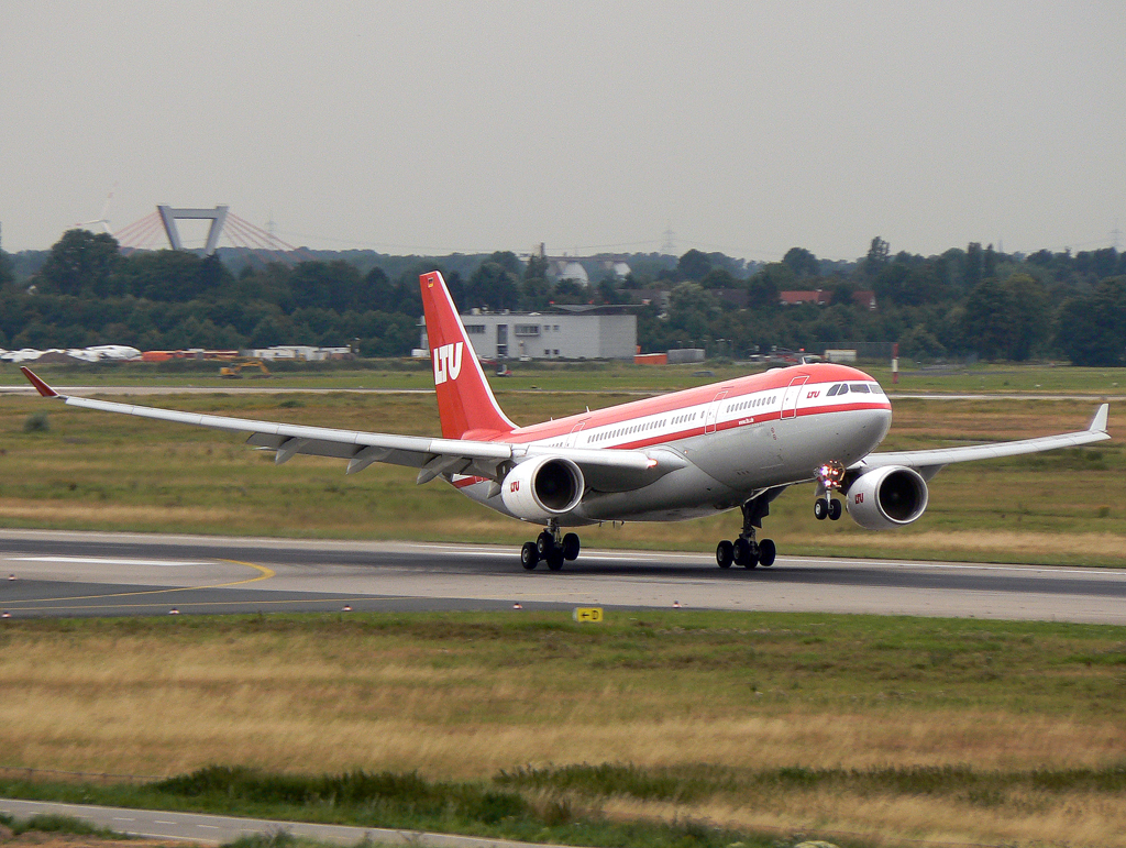 LTU A330-200 D-ALPD beim Takeoff auf 05R in DUS / EDDL / Düsseldorf am 23.07.2007