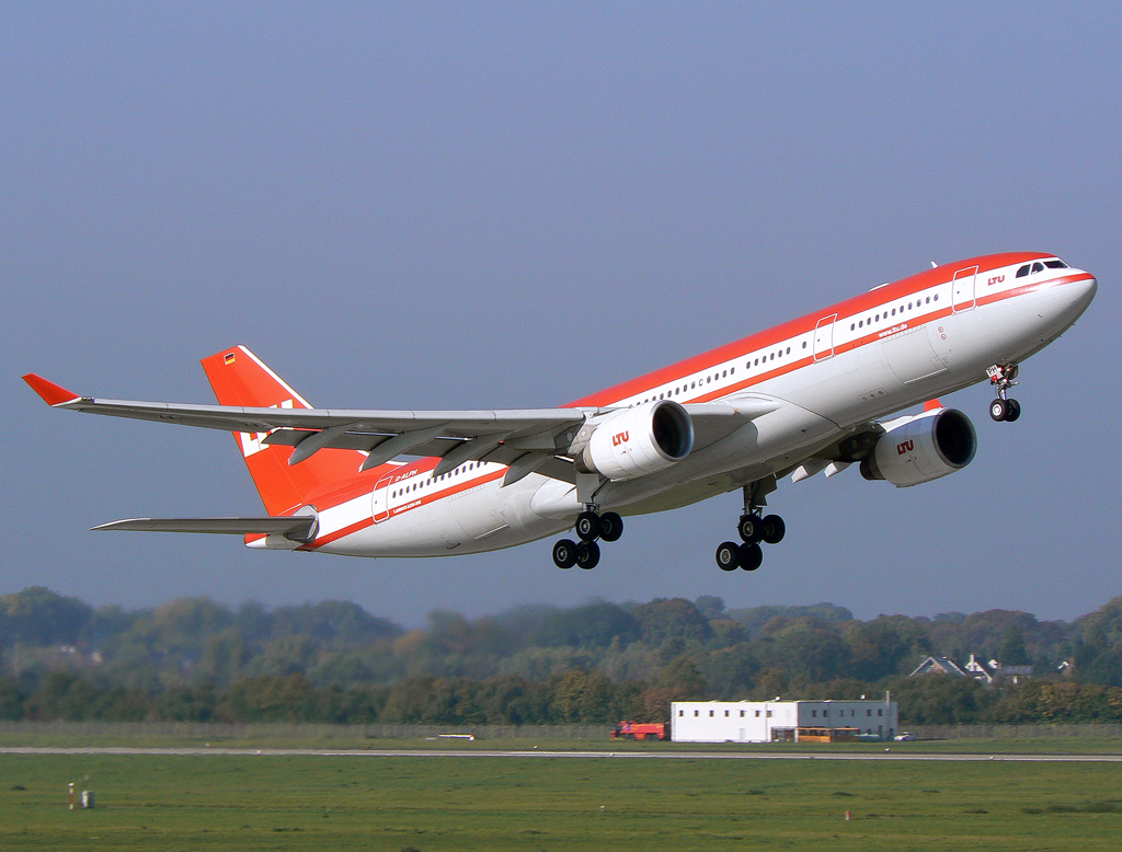 LTU A330-200 D-ALPH beim Takeoff auf 05R in DUS / EDDL / Düsseldorf am 07.10.2007