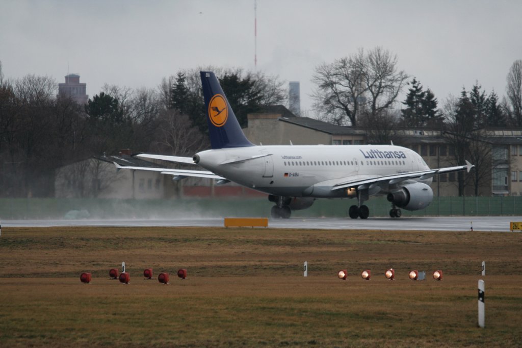 Lufthansa A 319-112 D-AIBA beim Start in Berlin-Tegel am 19.02.2012
