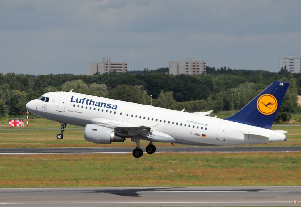 Lufthansa A 319-112 D-AIBA beim Start in Berlin-Tegel am 21.07.2012