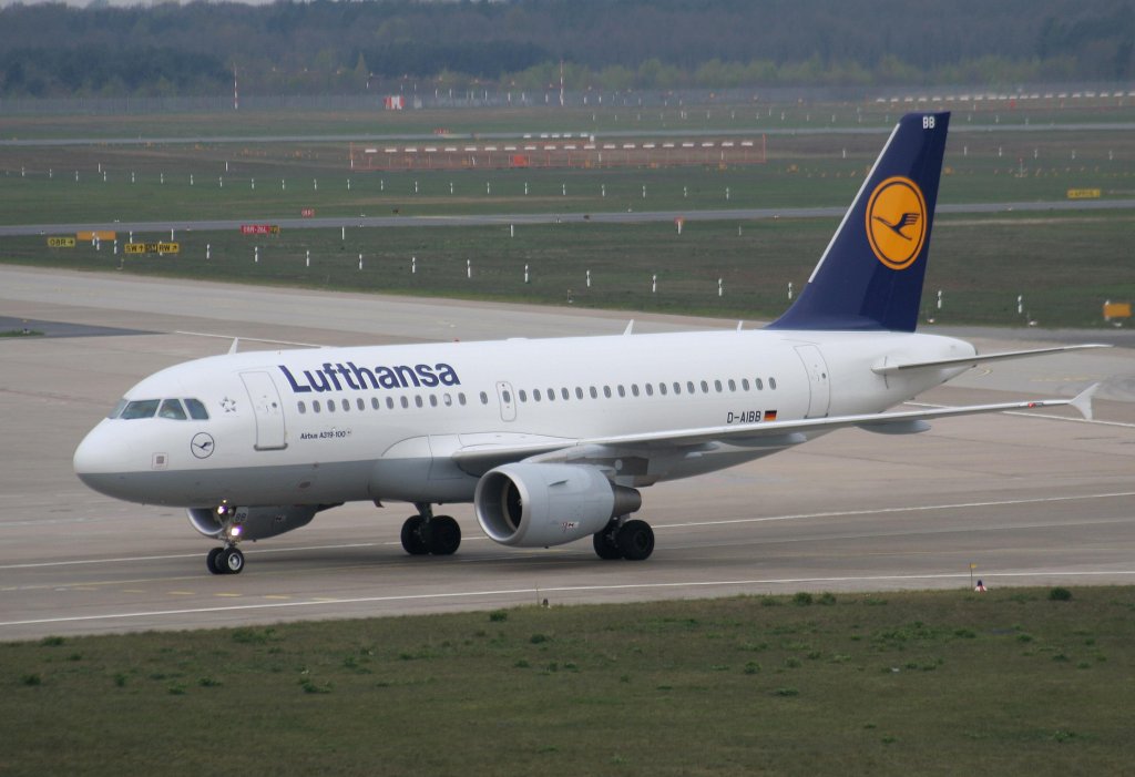 Lufthansa A 319-112 D-AIBB bei der Ankunft in Berlin-Tegel am 24.04.2010