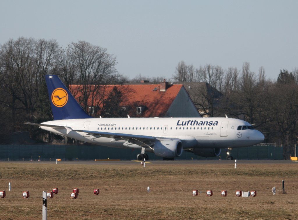Lufthansa A 319-112 D-AIBC am 06.03.2011 auf dem Flughafen Berlin-Tegel