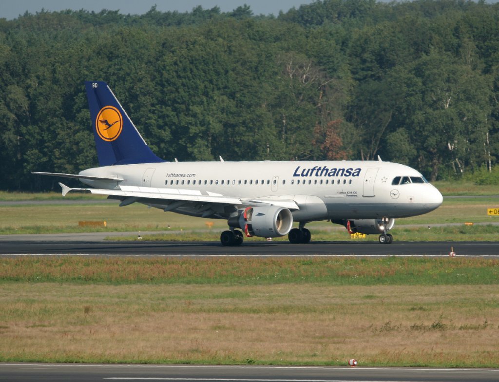 Lufthansa A 319-112 D-AIBD  Primasens  nach der Landung in Berlin-Tegel am 02.08.2011