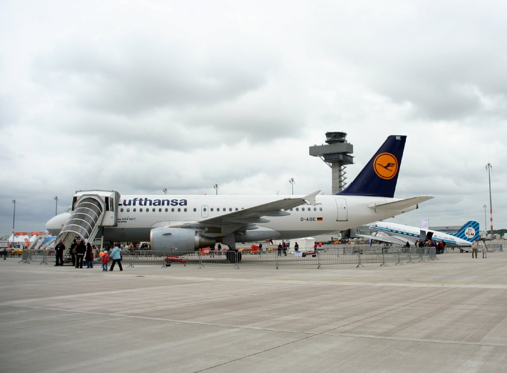Lufthansa A 319-112 D-AIBE  Schnefeld  beim Publikumstag auf dem BER am 13.05.2012