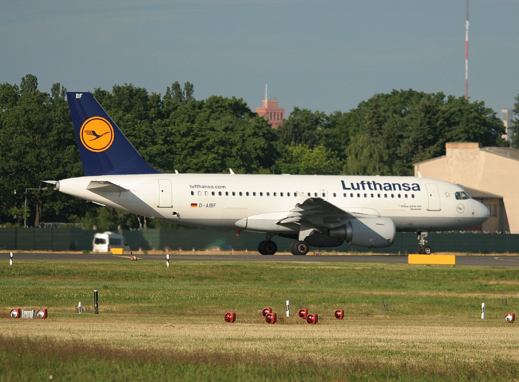 Lufthansa A 319-112 D-AIBF  Sinsheim  kurz vor dem Start in Berlin-Tegel am 09.06.2012