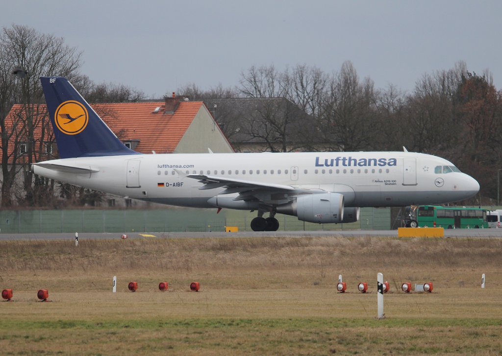 Lufthansa A 319-112 D-AIBF  Sinsheim  kurz vor dem Start in Berlin-Tegel am 03.03.2013