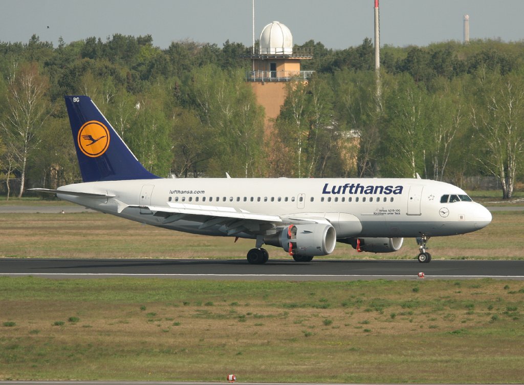 Lufthansa A 319-112 D-AIBG  Kirchheim unter Teck  nach der Landung in Berlin-Tegel am 28.04.2012