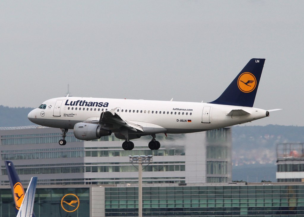 Lufthansa A 319-114 D-AILN  Idar-Oberstein  bei der Landung in Frankfurt am 16.08.2012