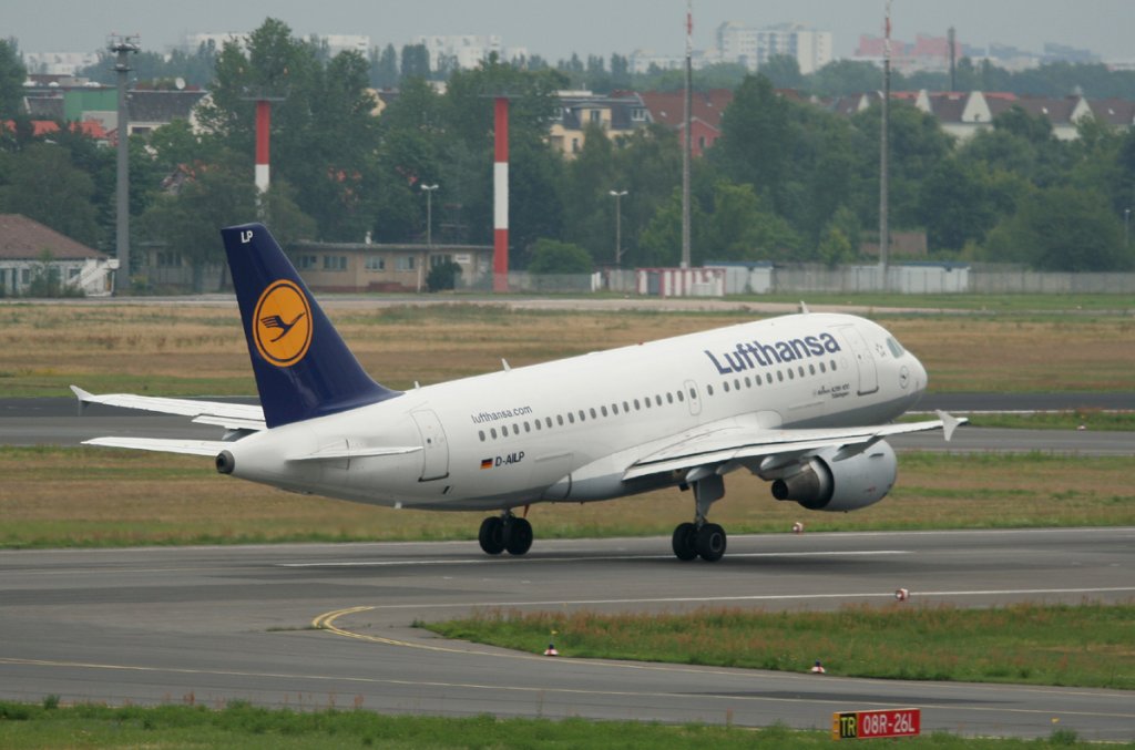 Lufthansa A 319-114 D-AILP  Tbingen  beim Start in Berlin-Tegel am 03.07.2012