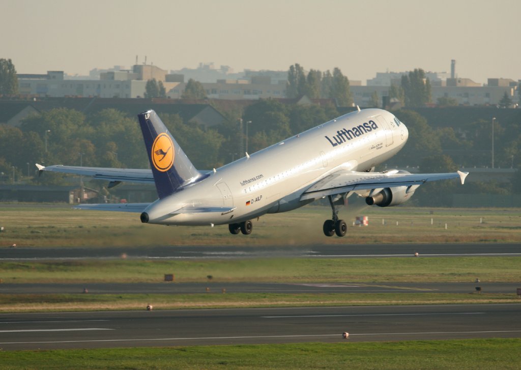 Lufthansa A 319-114 D-AILP  Tbingen  beim Start in Berlin-Tegel am 25.09.2011
