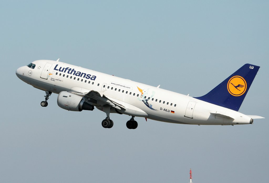 Lufthansa A 319-114 D-AILU  Verden  nach dem Start in Berlin-Tegel am 21.04.2012