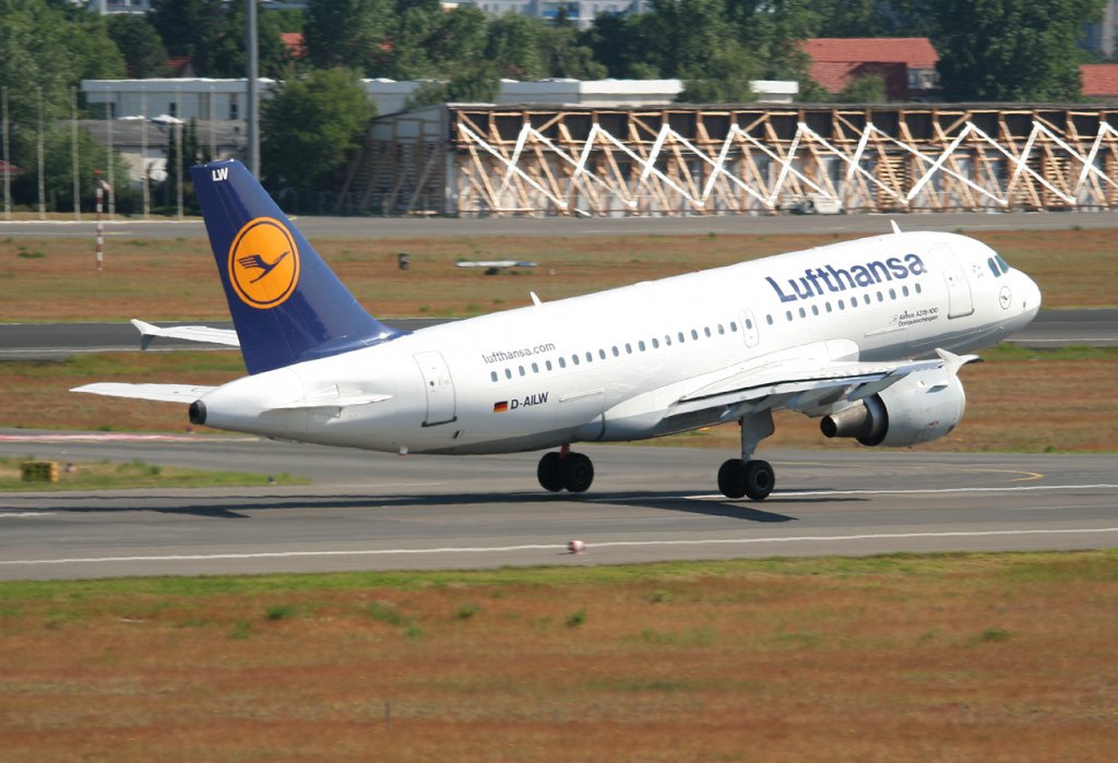Lufthansa A 319-114 D-AILW  Donaueschingen  beim Start in Berlin-Tegel am 02.06.2011