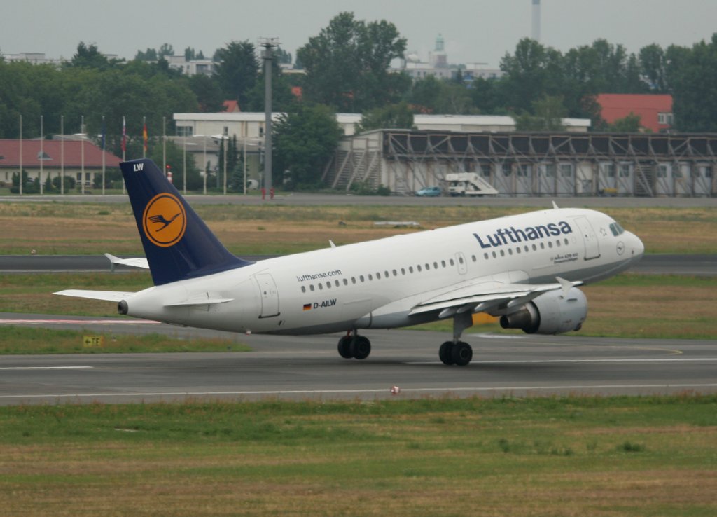 Lufthansa A 319-114 D-AILW  Donaueschingen  beim Start in Berlin-Tegel am 03.07.2012