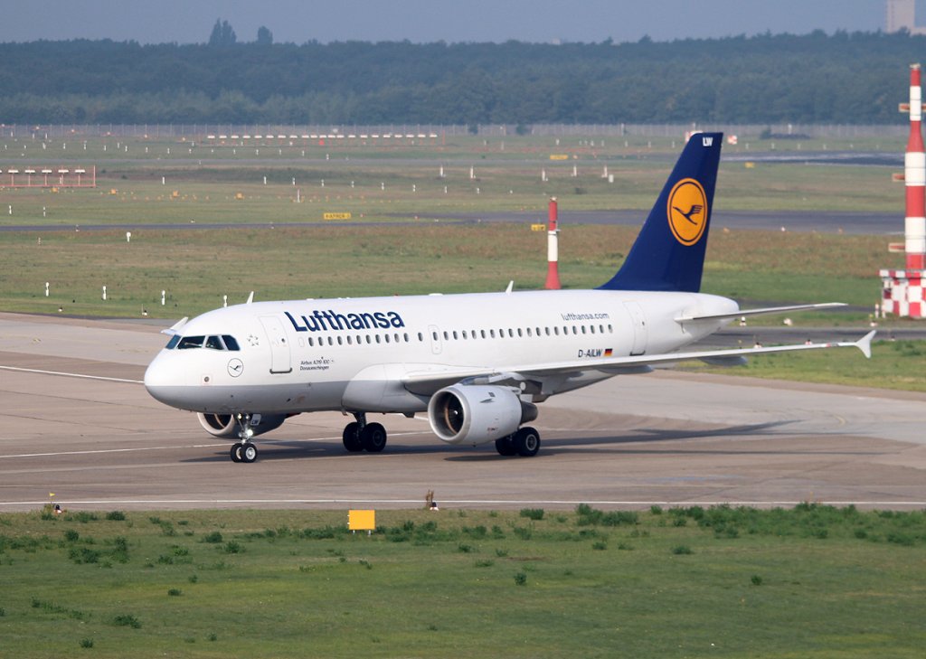 Lufthansa A 319-114 D-AILW  Donaueschingen  bei der Ankunft in Berlin-Tegel am 22.08.2012