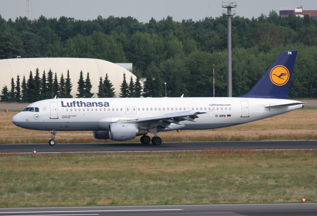 Lufthansa A 320-211 D-AIPA  Buxtehude  nach der Landung in Berlin-Tegel am 31.07.2010