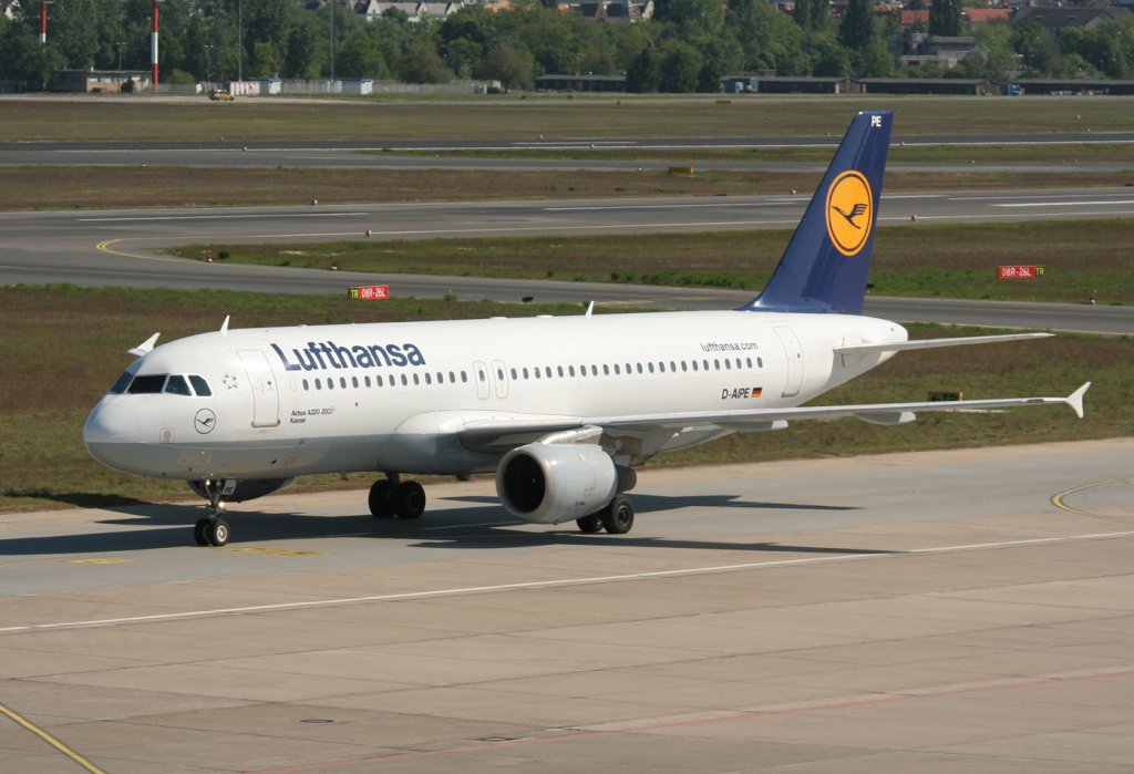 Lufthansa A 320-211 D-AIPE  Kassel  bei der Ankunft in Berlin-Tegel am 08.05.2011