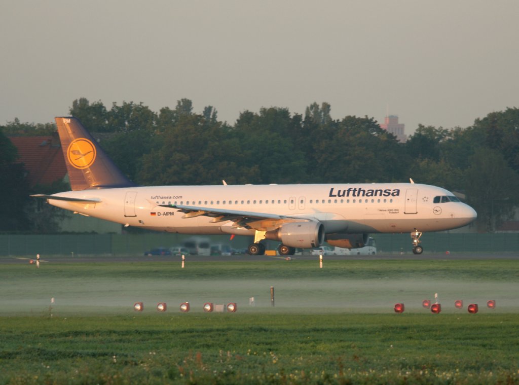 Lufthansa A 320-211 D-AIPM  Troisdorf  kurz vor dem Start in Berlin-Tegel am 24.09.2011