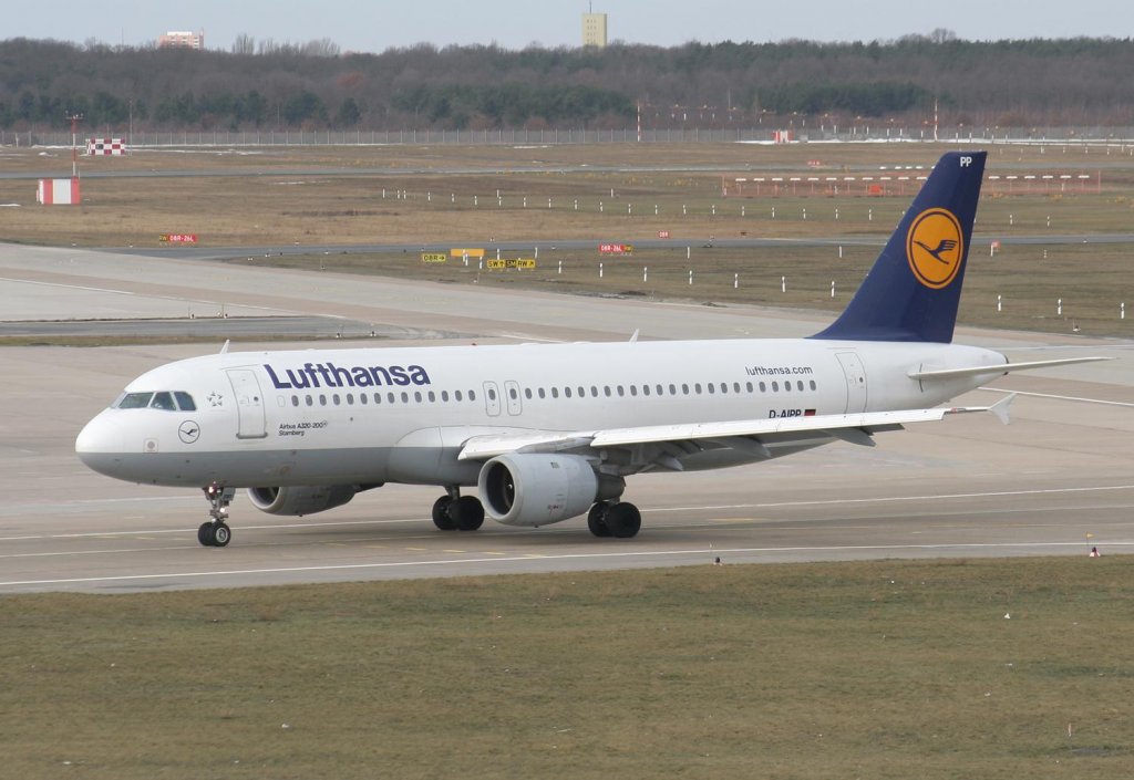 Lufthansa A 320-211 D-AIPP  Starnberg  bei der Ankunft auf dem Flughafen Berlin-Tegel am 27.02.2010