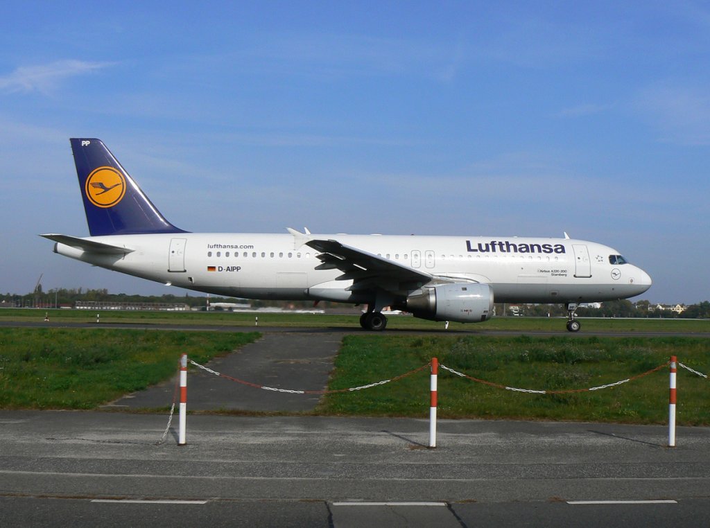 Lufthansa A 320-211 D-AIPP  Starnberg  auf dem Weg zum Start in Berlin-Tegel am 04.10.2011