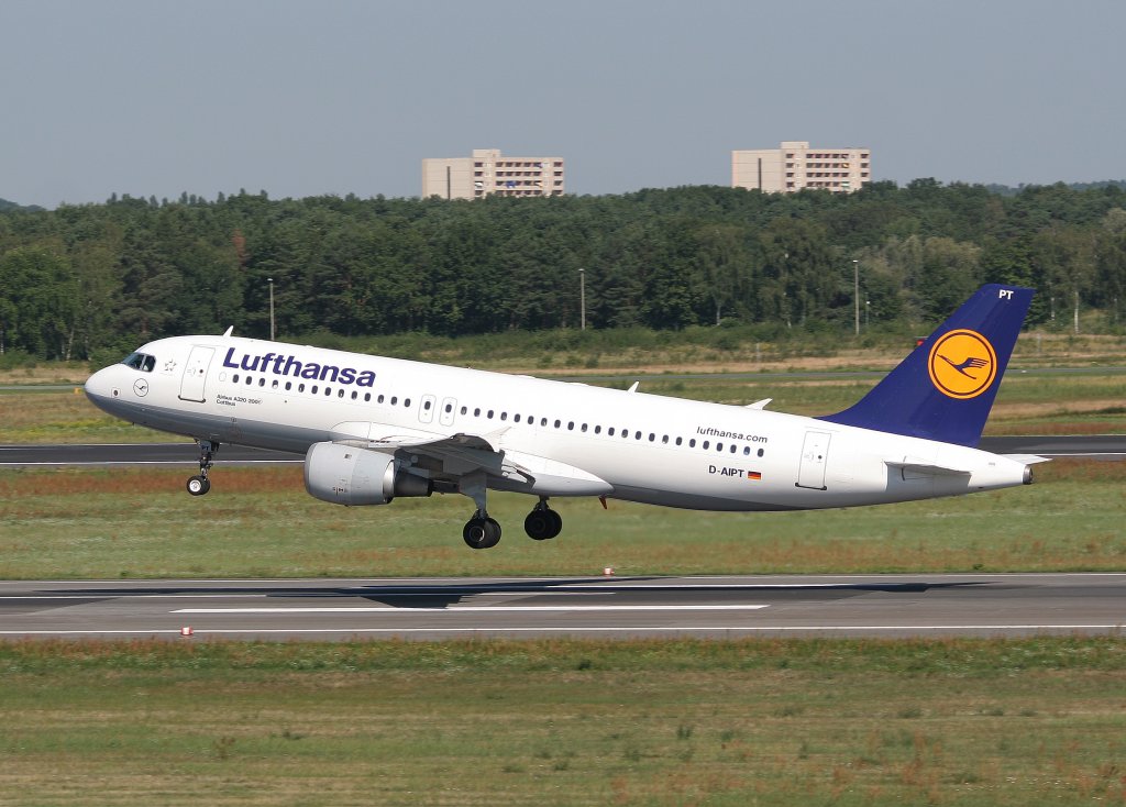 Lufthansa A 320-211 D-AIPT  Cottbus  beim Start in Berlin-Tegel am 21.08.2010