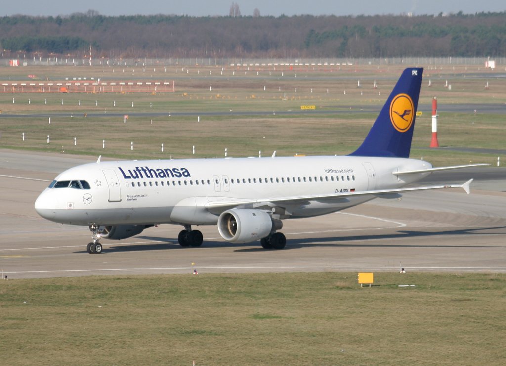 Lufthansa A 320-211 D-AIPX  Mannheim  bei der Ankunft in Berlin-Tegel am 02.04.2010