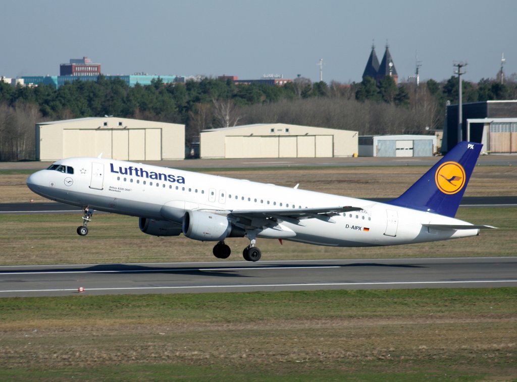 Lufthansa A 320-211 D-AIPX  Mannheim  beim Start in Berlin-Tegel am 02.04.2010