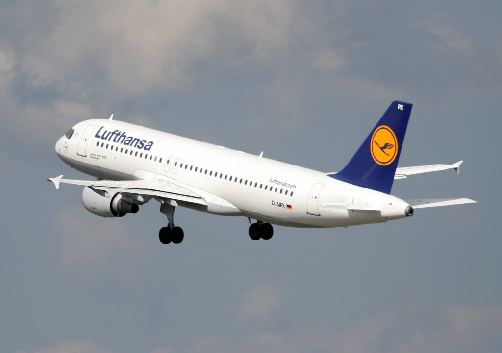 Lufthansa A 320-211 D-AIPX  Mannheim  beim Start in Berlin-Tegel am 16.04.2011