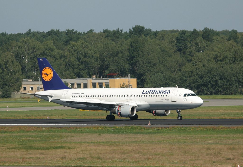 Lufthansa A 320-211 D-AIPZ  Erfurt  nach der Landung in Berlin-Tegel am 02.08.2011