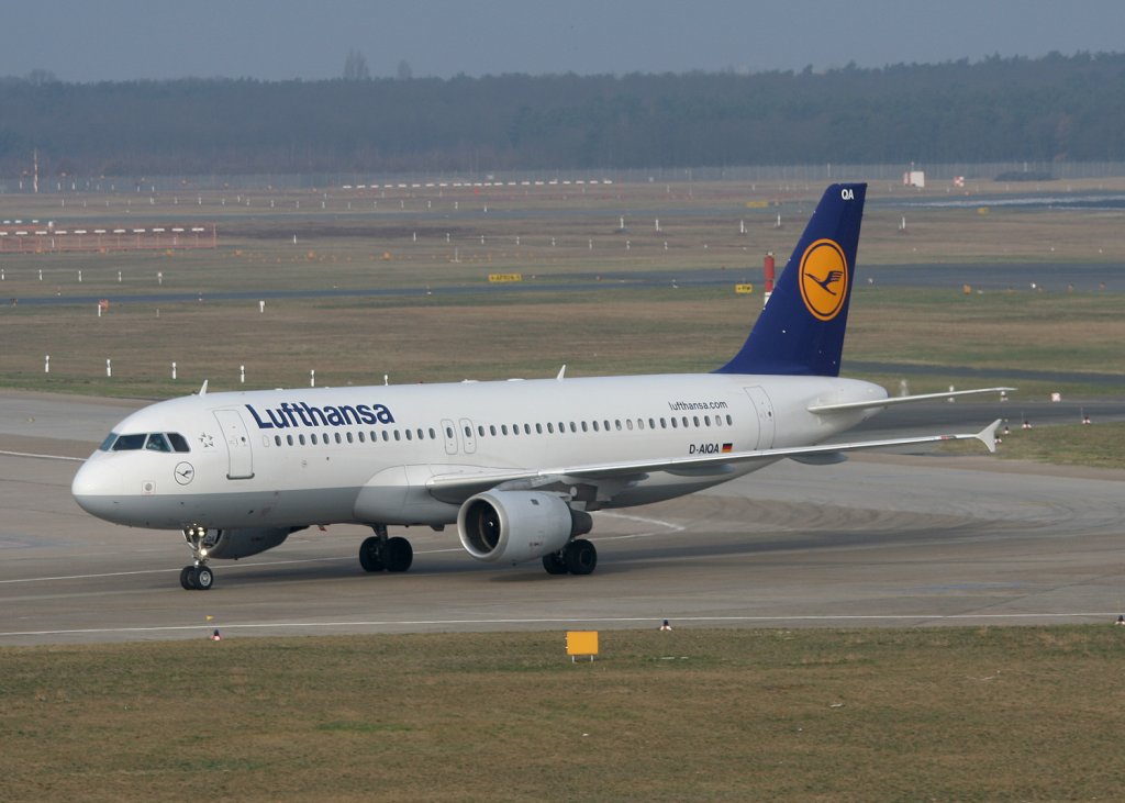 Lufthansa A 320-211 D-AIQA bei der Ankunft in Berlin-Tegel am 02.04.2011