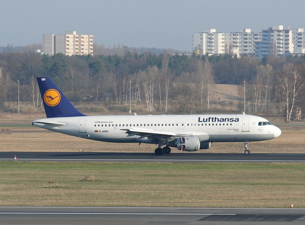 Lufthansa A 320-211 D-AIQH  Dessau  nach der Landung in Berlin-Tegel am 03.04.2010