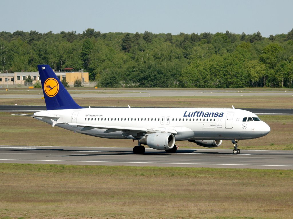 Lufthansa A 320-211 D-AIQK  Rostock  beim Start in Berlin-Tegel am 08.05.2011