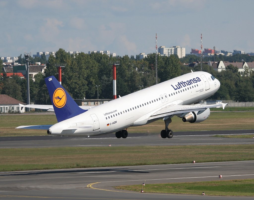 Lufthansa A 320-211 D-AIQN  Laupheim  beim Start in 
Berlin-Tegel am 05.09.2010