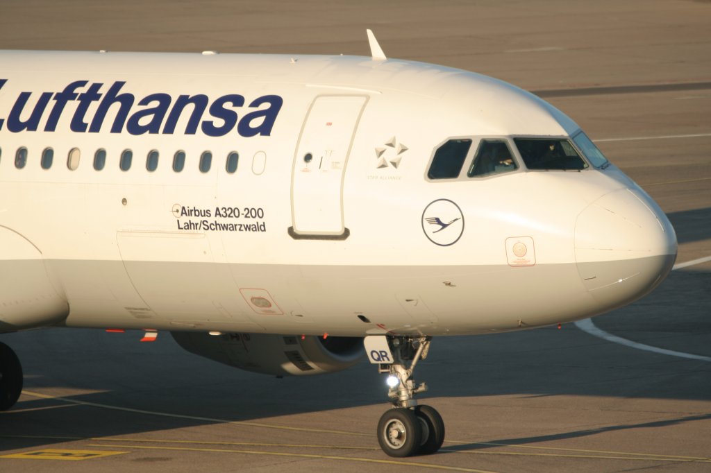 Lufthansa A 320-211 D-AIQR  Lahr/Schwarzwald  am 01.10.2011 auf dem Flughafen Berlin-Tegel