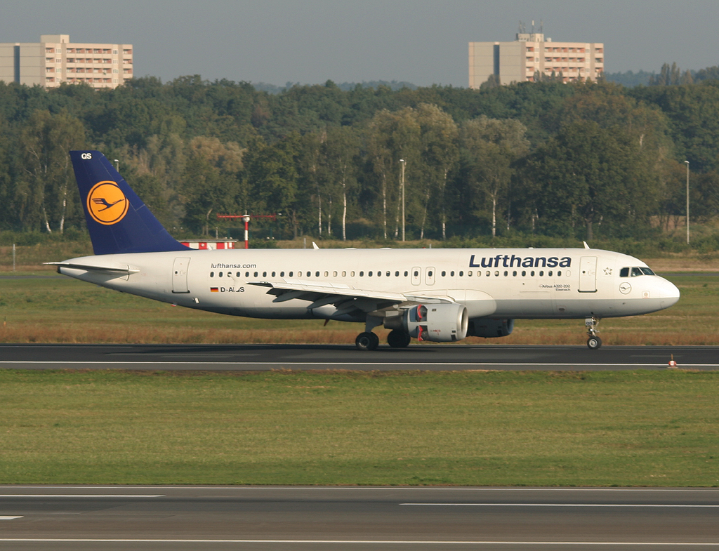 Lufthansa A 320-211 D-AIQS  Eisenach  nach der Landung in Berlin-Tegel am 25.09.2011