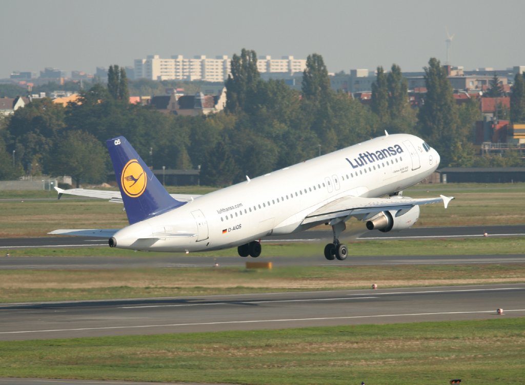 Lufthansa A 320-211 D-AIQS  Eisenach  beim Start in Berlin-Tegel am 25.09.2011