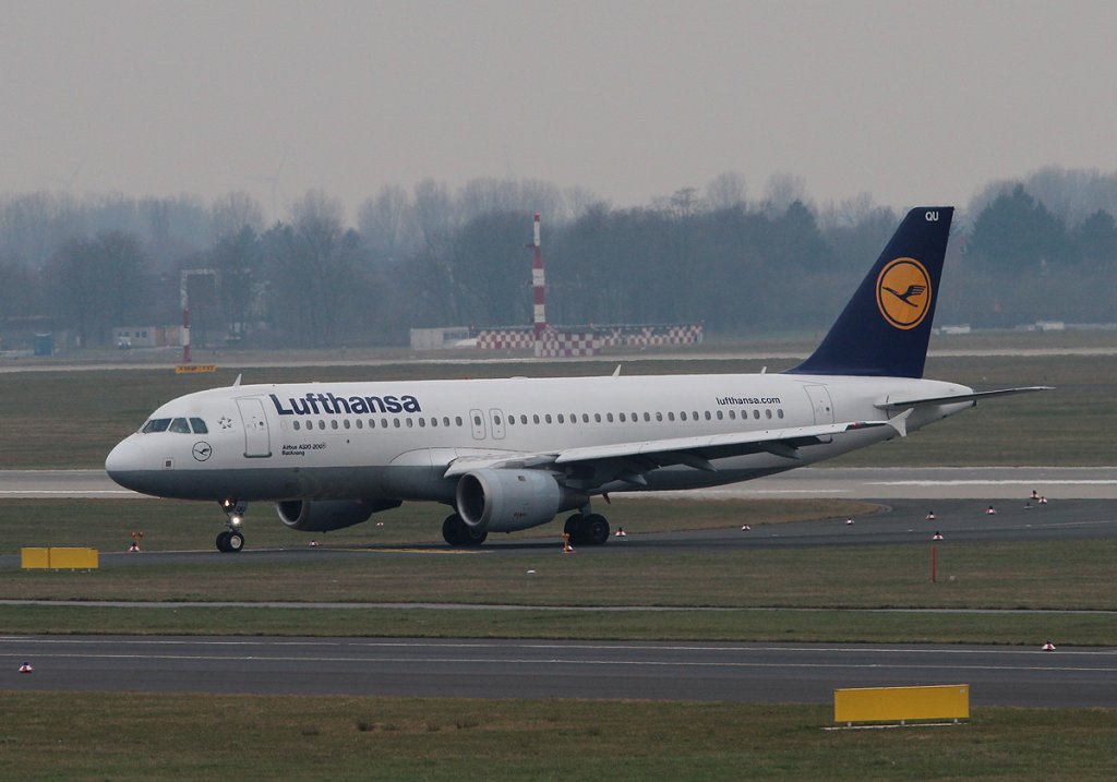 Lufthansa A 320-211 D-AIQU  Backnang  bei der Ankunft in Düsseldorf am 11.03.2013
