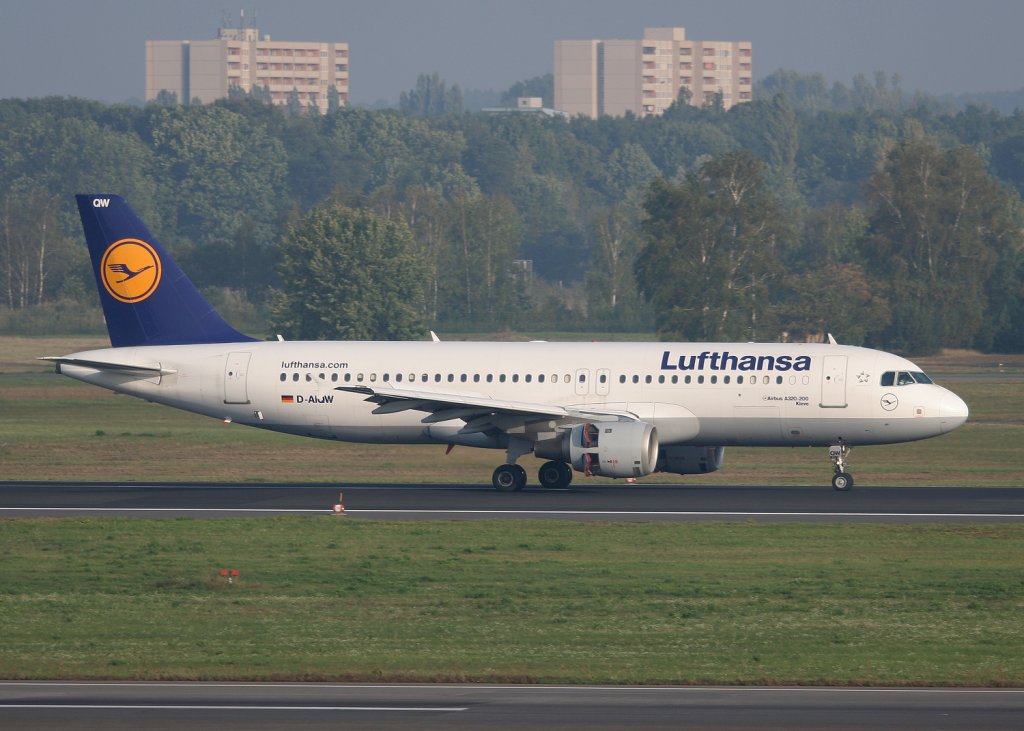 Lufthansa A 320-211 D-AIQW  Kleve  nach der Landung in Berlin-Tegel am 03.10.2010