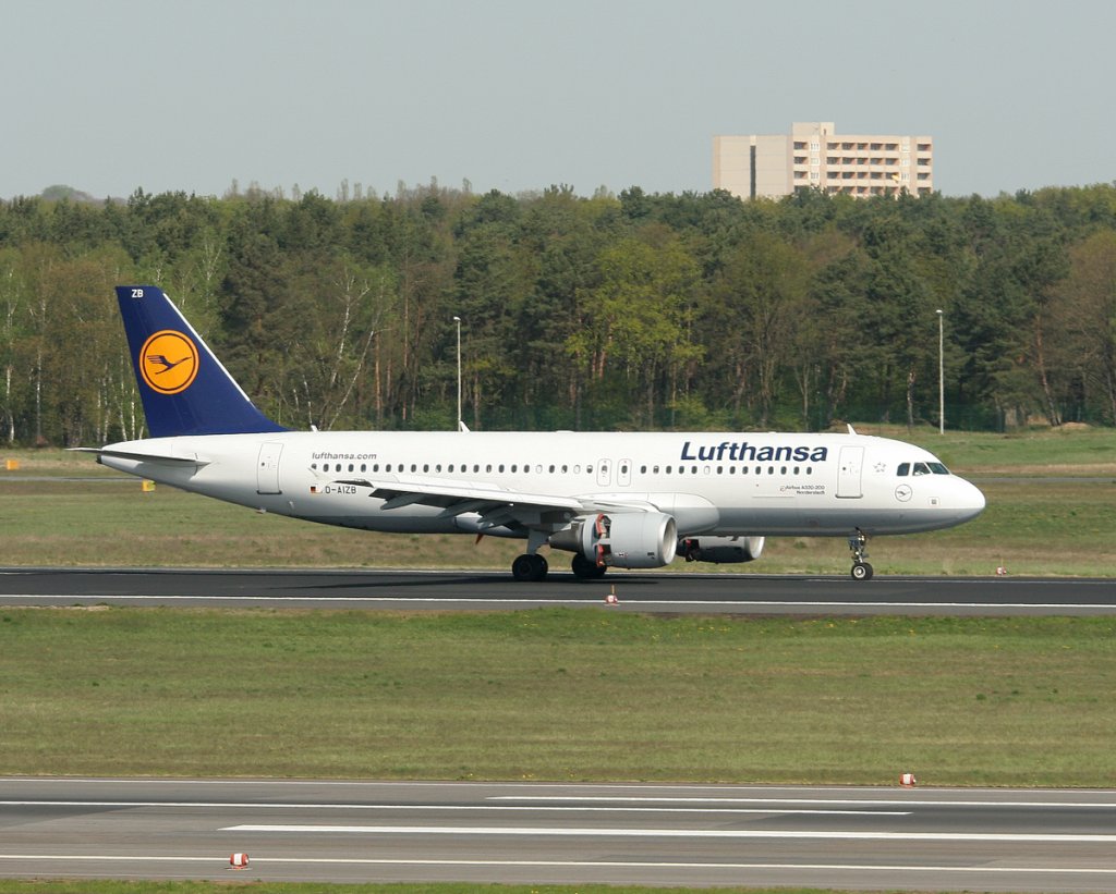 Lufthansa A 320-214 D-AIZB  Norderstedt  nach der Landung in Berlin-Tegel am 28.04.2012