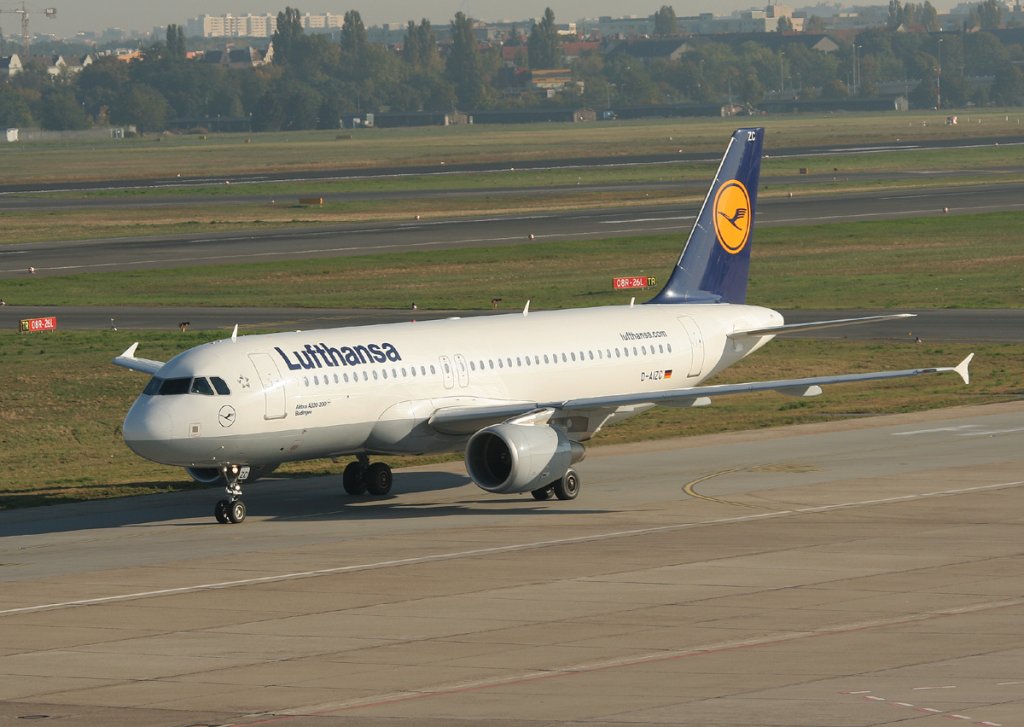 Lufthansa A 320-214 D-AIZC  Bdingen  bei der Ankunft in Berlin-Tegel am 01.10.2011