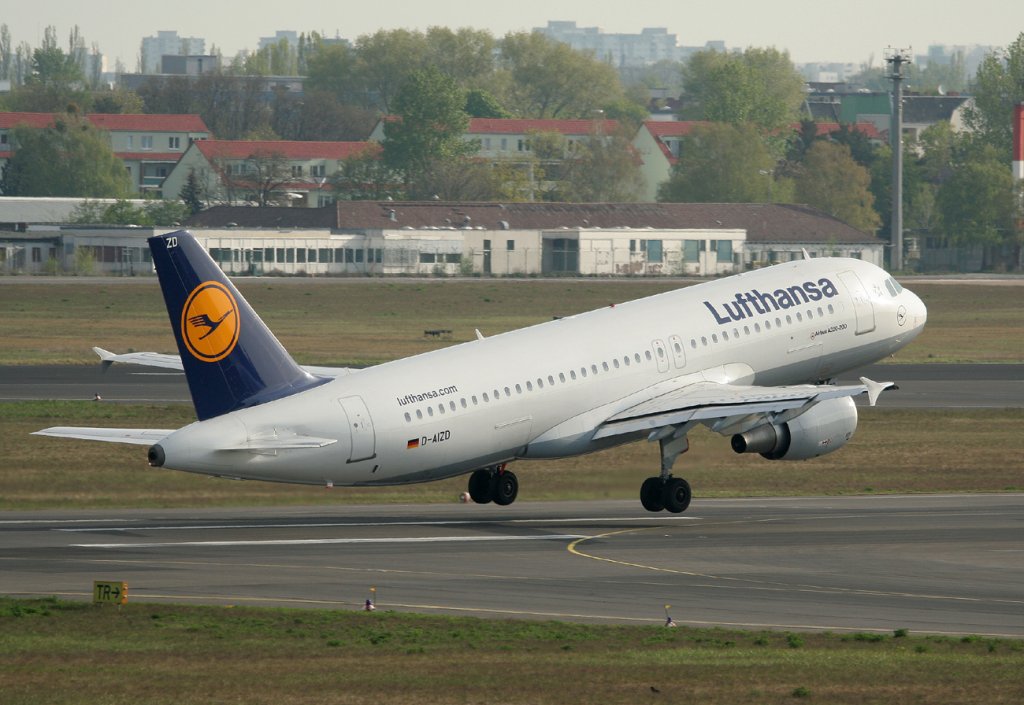 Lufthansa A 320-214 D-AIZD beim Start in Berlin-Tegel am 28.04.2012