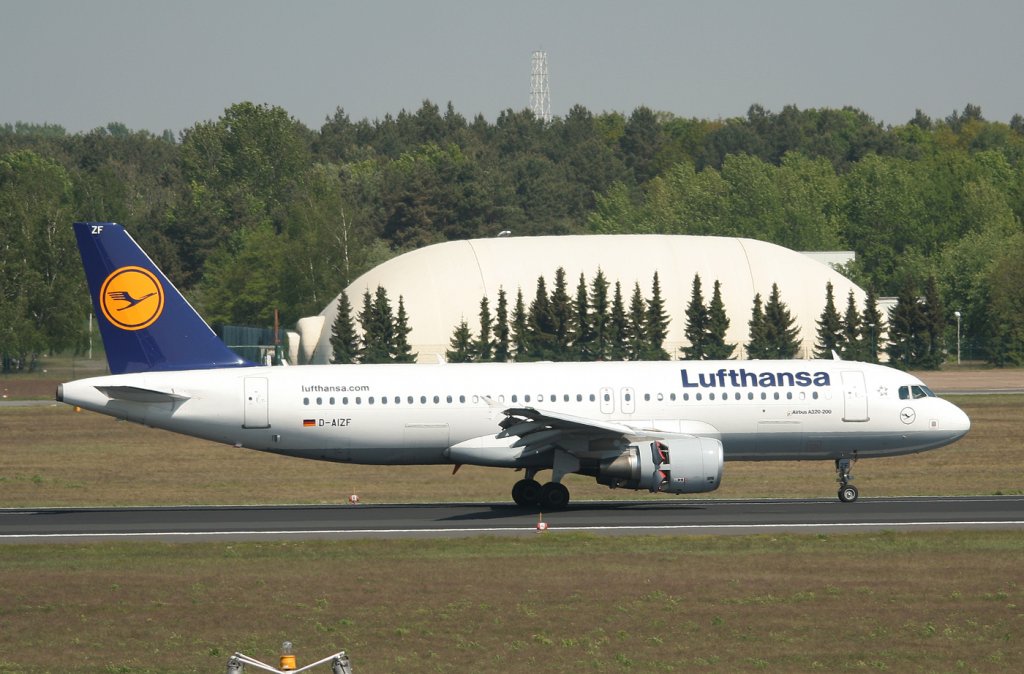Lufthansa A 320-214 D-AIZF nach der Landung in Berlin-Tegel am 07.05.2011