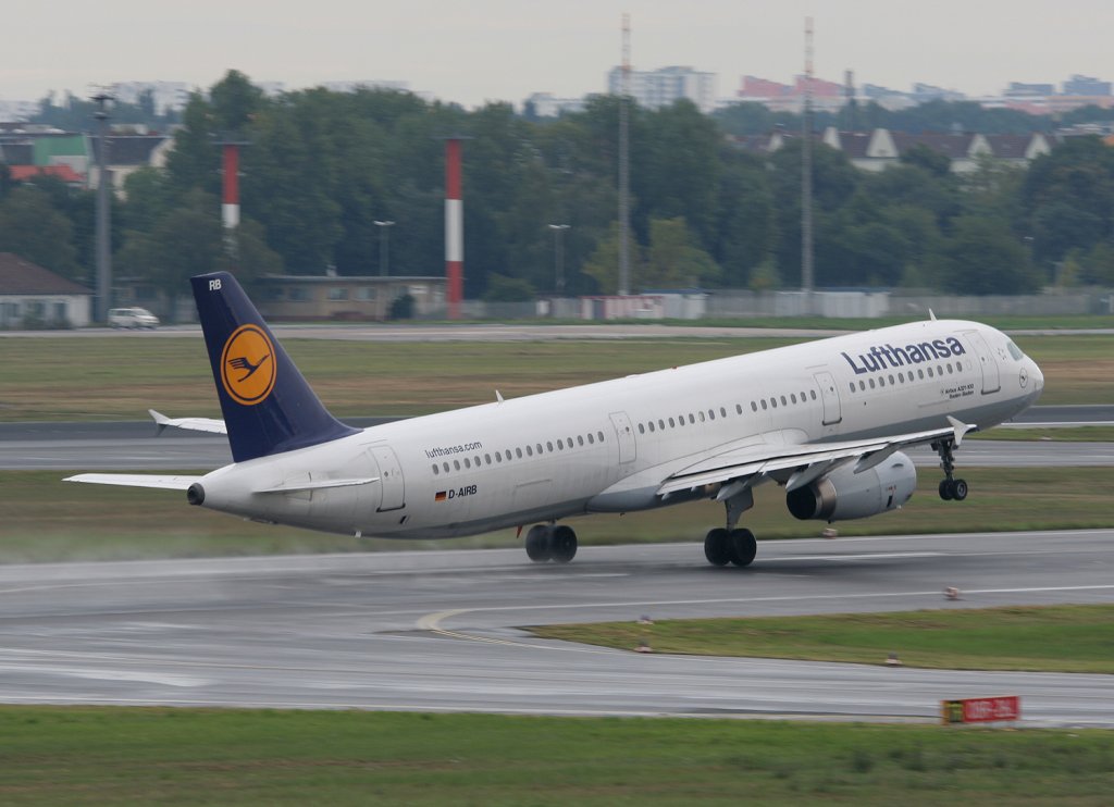 Lufthansa A 321-131 D-AIRB  Baden-Baden  beim Start in Berlin-Tegel am 04.09.2010