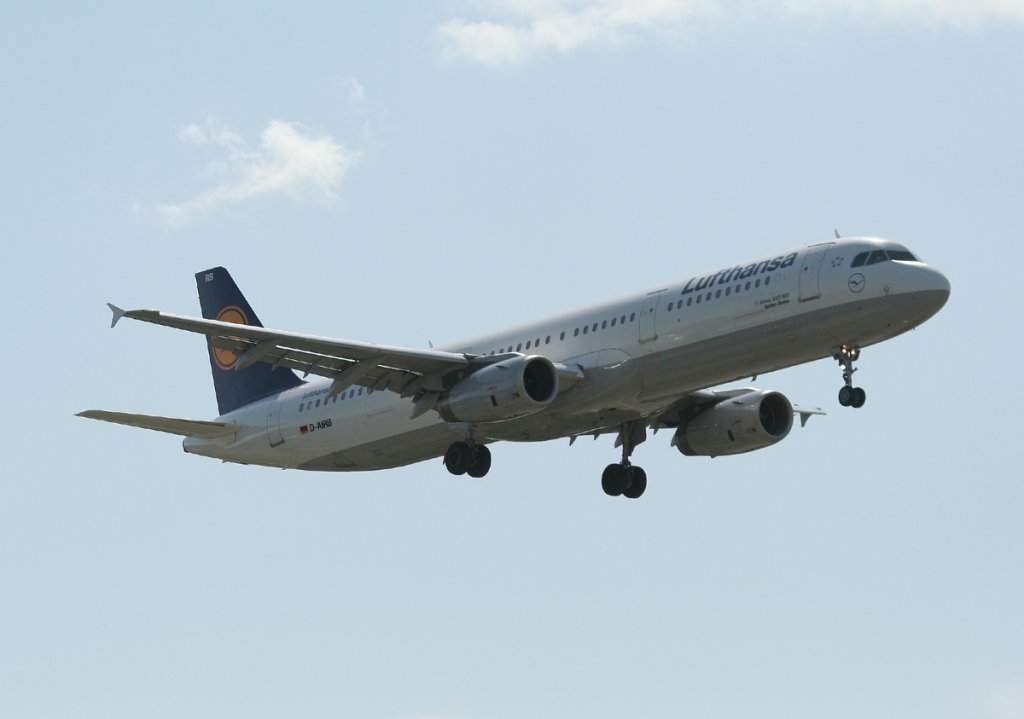 Lufthansa A 321-131 D-AIRB  Baden-Baden  kurz vor der Landung in Berlin-Tegel am 09.06.2012