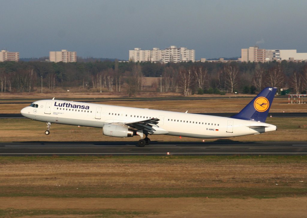 Lufthansa A 321-131 D-AIRC  Erlangen  beim Start in Berlin-Tegel am 05.12.2009